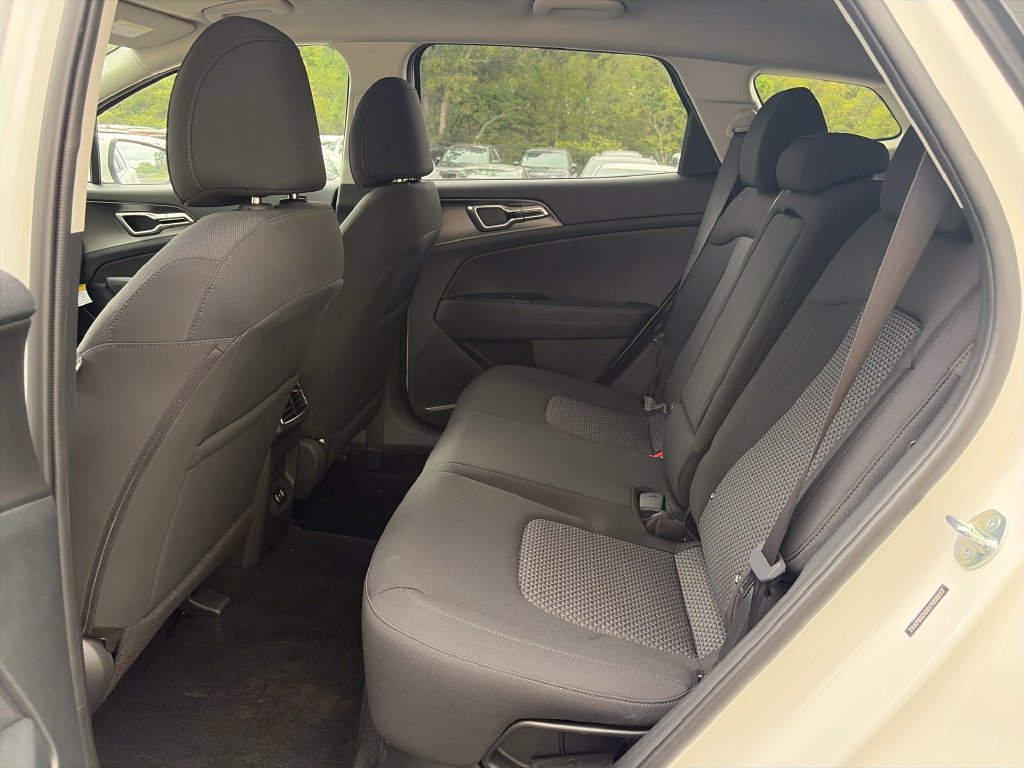 New 2027 Kia Sportage LX FWD image 21