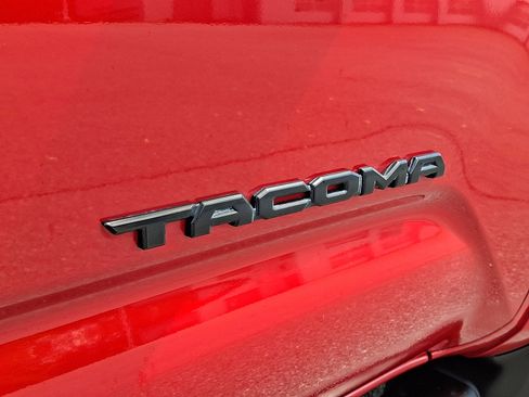 Certified 2022 Toyota Tacoma SR5 AWD/4WD image 27