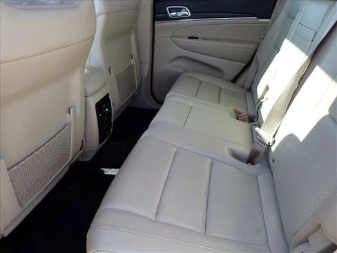 Used 2018 Jeep Grand Cherokee Limited w/ Luxury Group II image 10