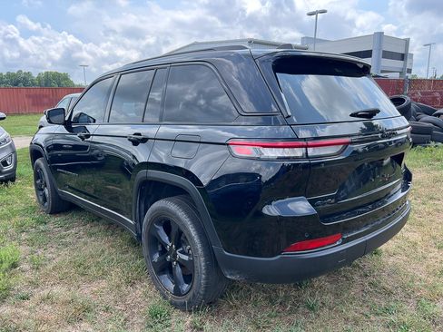 Used 2023 Jeep Grand Cherokee Limited w/ Black Appearance Package AWD/4WD image 2