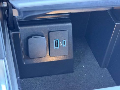 Certified 2022 Ford Explorer XLT w/ Equipment Group 202A image 28