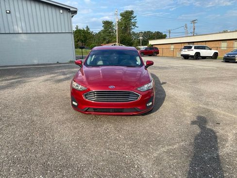 Used 2020 Ford Fusion SE w/ Equipment Group 151A FWD image 2