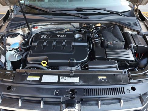 Used 2015 Volkswagen Passat TDI SE image 11