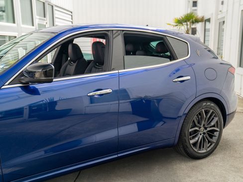 Used 2024 Maserati Levante GT Ultima image 6