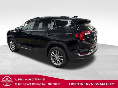 Used 2024 GMC Terrain SLT AWD/4WD image 8