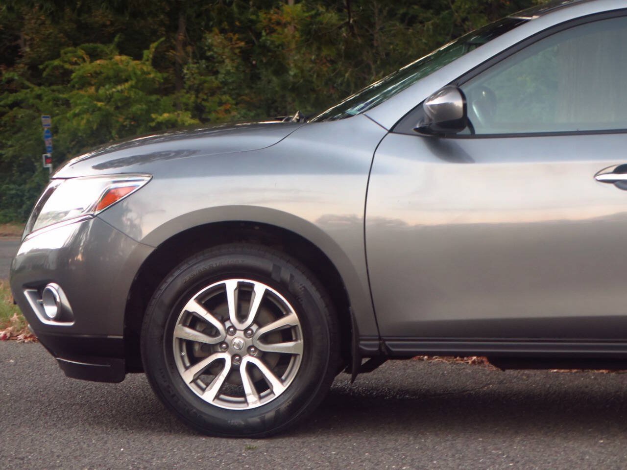 Used 2015 Nissan Pathfinder SV w/ Trailer Tow Package FWD image 26