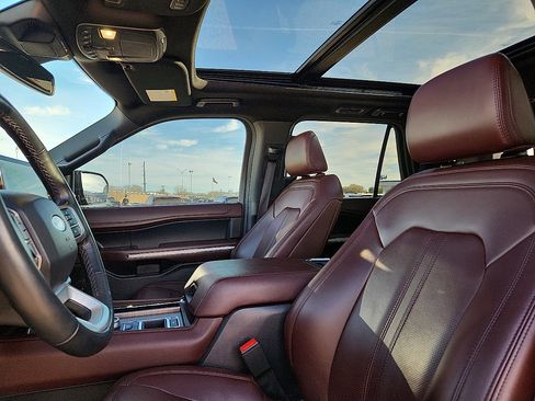 Used 2024 Ford Expedition Limited image 12