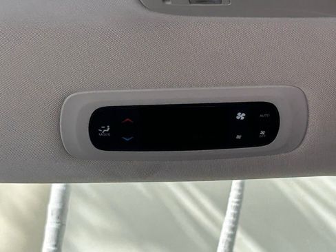 Used 2024 Chrysler Pacifica Touring-L image 42