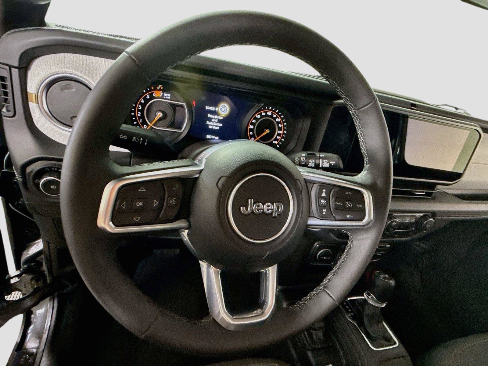 Used 2025 Jeep Wrangler Unlimited Sahara AWD/4WD image 5