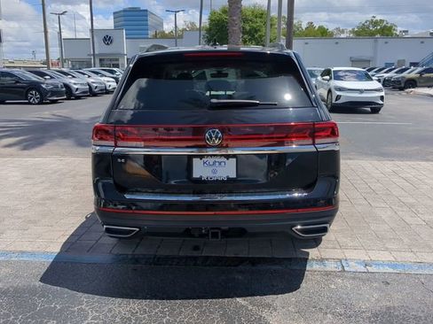Certified 2024 Volkswagen Atlas SE image 5