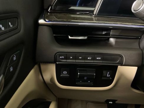 Certified 2024 Cadillac Escalade ESV Premium Luxury w/ Performance Package AWD/4WD image 22