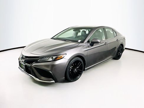 Used 2023 Toyota Camry XSE image 3