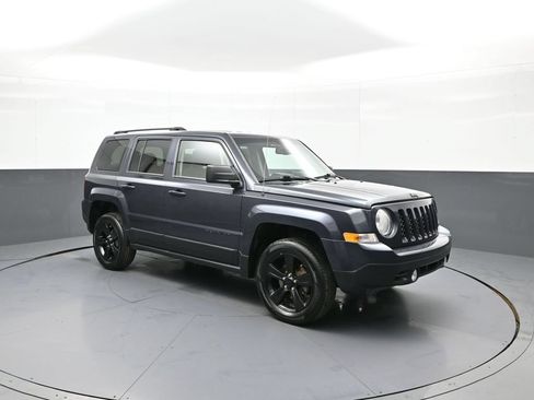 Used 2015 Jeep Patriot Sport w/ Power Value Group FWD image 4