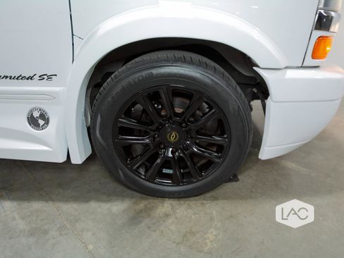 Used 2019 Chevrolet Express 2500 Extended w/ Enhanced Convenience Package image 9