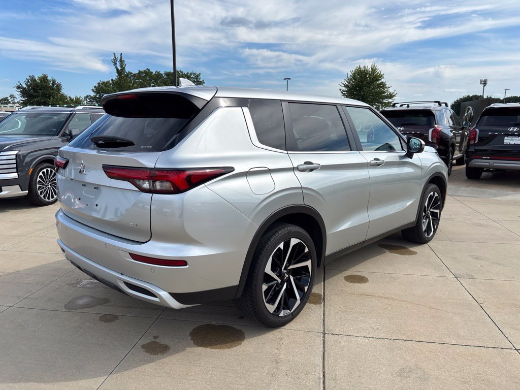 Used 2023 Mitsubishi Outlander SE AWD/4WD image 5