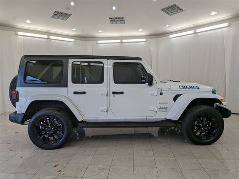Used 2022 Jeep Wrangler Unlimited Sahara w/ Cold Weather Group image 11