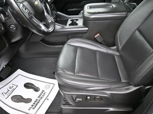Used 2023 Chevrolet Suburban LT w/ Luxury Package image 15