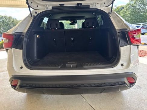 Used 2024 Chevrolet Trax RS w/ Sunroof Package FWD image 29