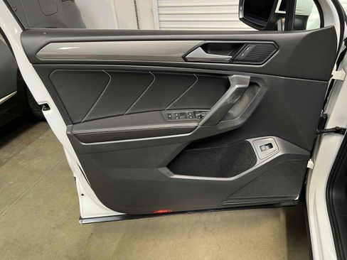 Used 2022 Volkswagen Tiguan SE FWD image 65