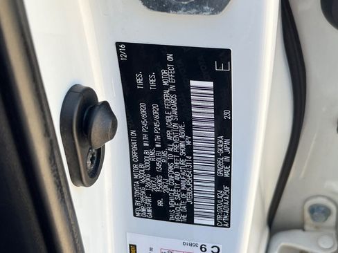 Used 2017 Toyota 4Runner Limited AWD/4WD image 27