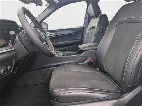 New 2025 Jeep Grand Cherokee L Laredo image 4