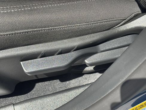 Used 2025 Chevrolet Equinox LT FWD image 21
