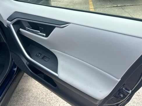 Used 2019 Toyota RAV4 XLE FWD image 9
