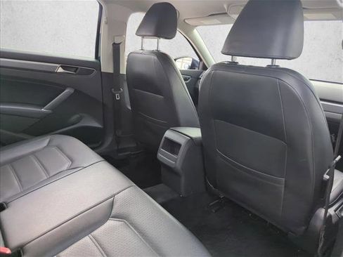 Used 2018 Volkswagen Passat 2.0T R-Line image 22