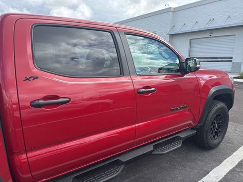 Used 2022 Toyota Tacoma SR5 w/ Technology Package image 7