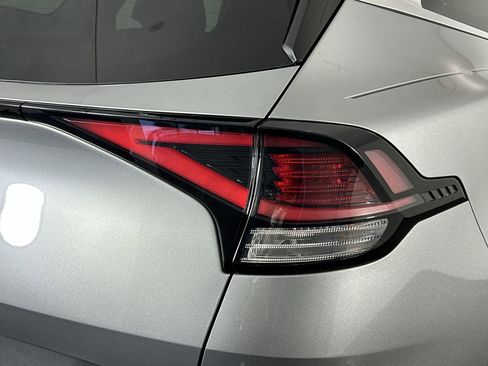 Used 2024 Kia Sportage LX image 30