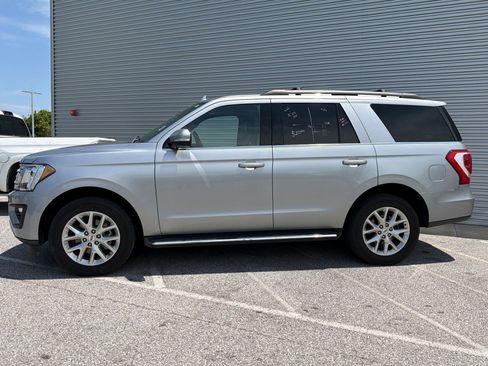 Used 2021 Ford Expedition XLT RWD image 2
