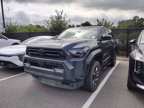 Used 2025 Toyota 4Runner SR5 AWD/4WD image 3
