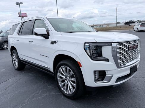 Used 2022 GMC Yukon Denali w/ Denali Premium Package image 2