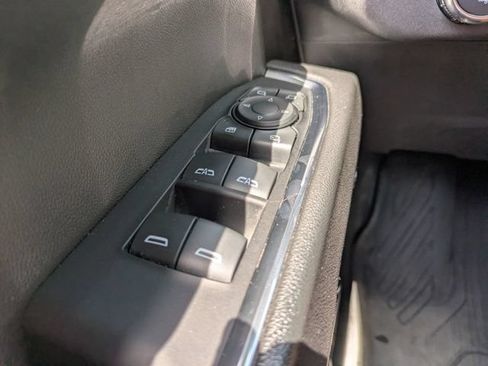 Used 2022 GMC Sierra 1500 SLT AWD/4WD image 27
