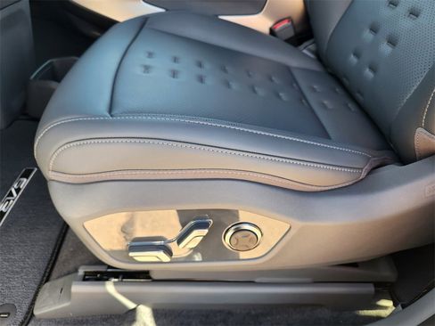 New 2026 Kia EV9 Wind image 18