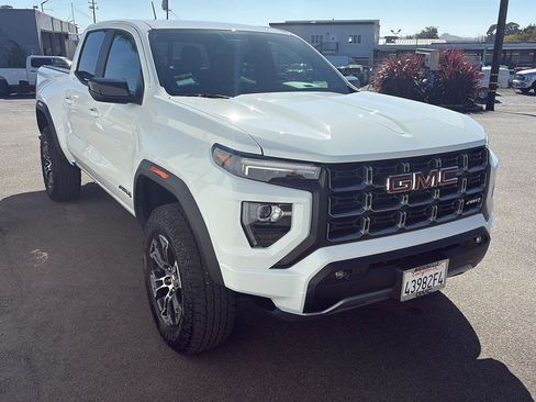 Used 2025 GMC Canyon AT4 w/ AT4 Premium Package image 9