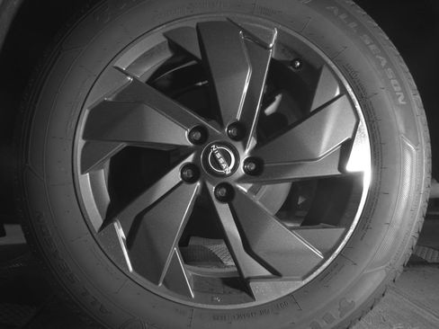 Used 2025 Nissan Rogue SV FWD image 14