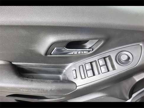Used 2020 Chevrolet Trax LT w/ LT Convenience Package image 24
