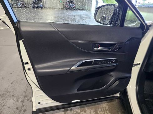 Used 2023 Toyota Venza XLE image 23