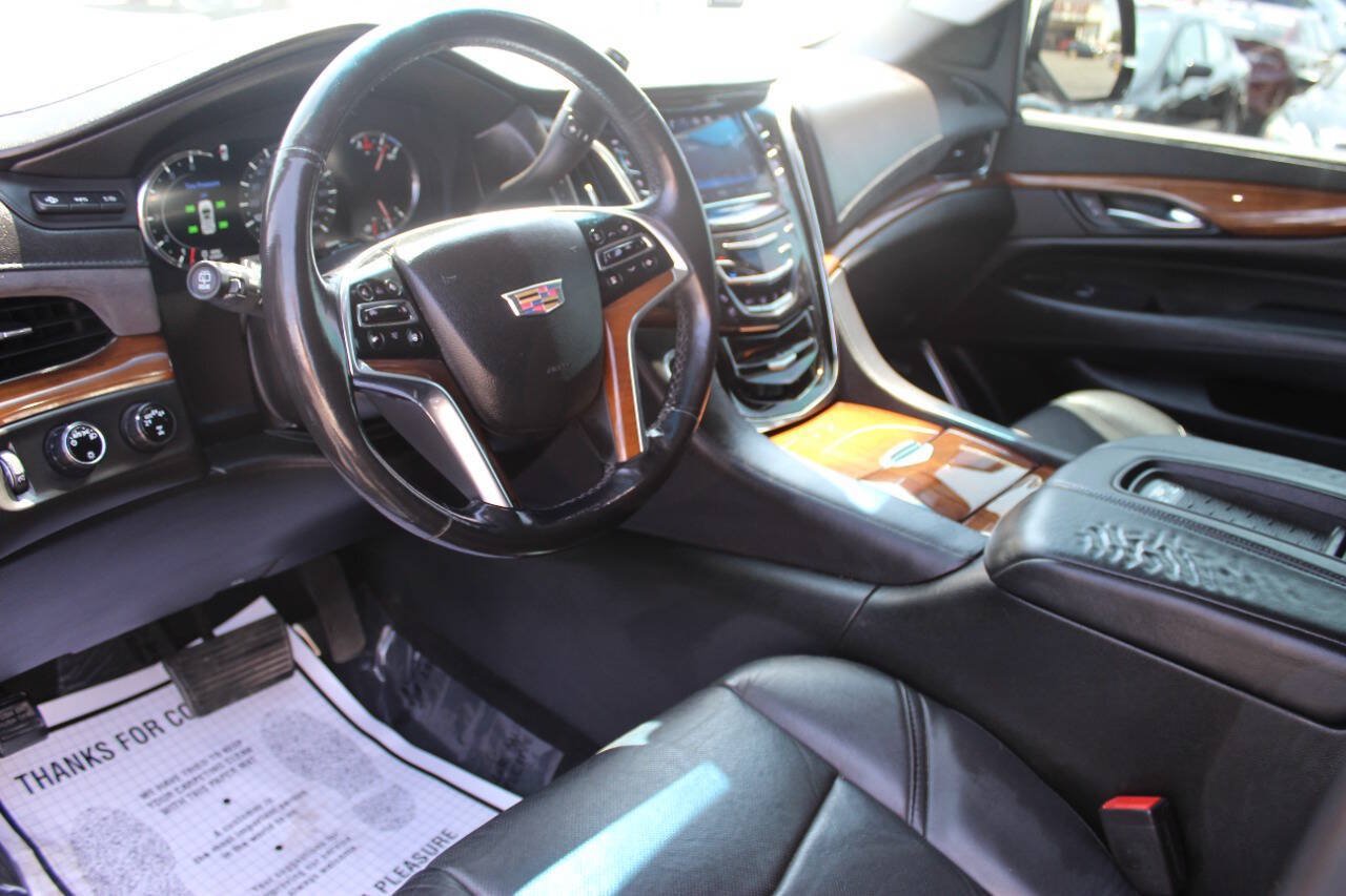 Used 2017 Cadillac Escalade Luxury AWD/4WD image 20