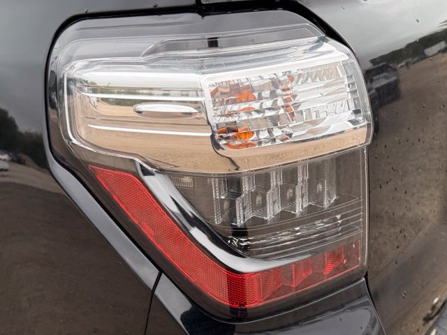 Used 2017 Toyota 4Runner TRD Off-Road AWD/4WD image 9