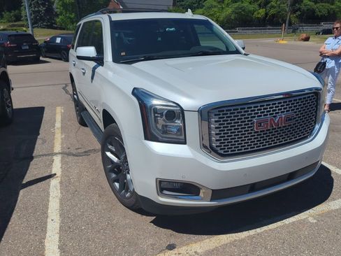 Used 2017 GMC Yukon Denali w/ Open Road Package AWD/4WD image 3
