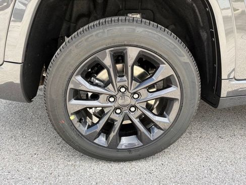 New 2026 Jeep Grand Cherokee L Limited AWD/4WD image 12