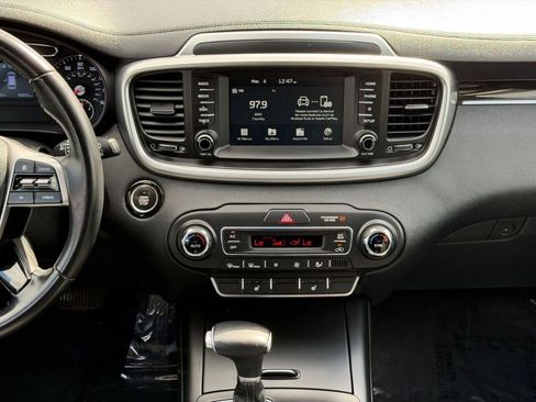 Used 2020 Kia Sorento S image 27