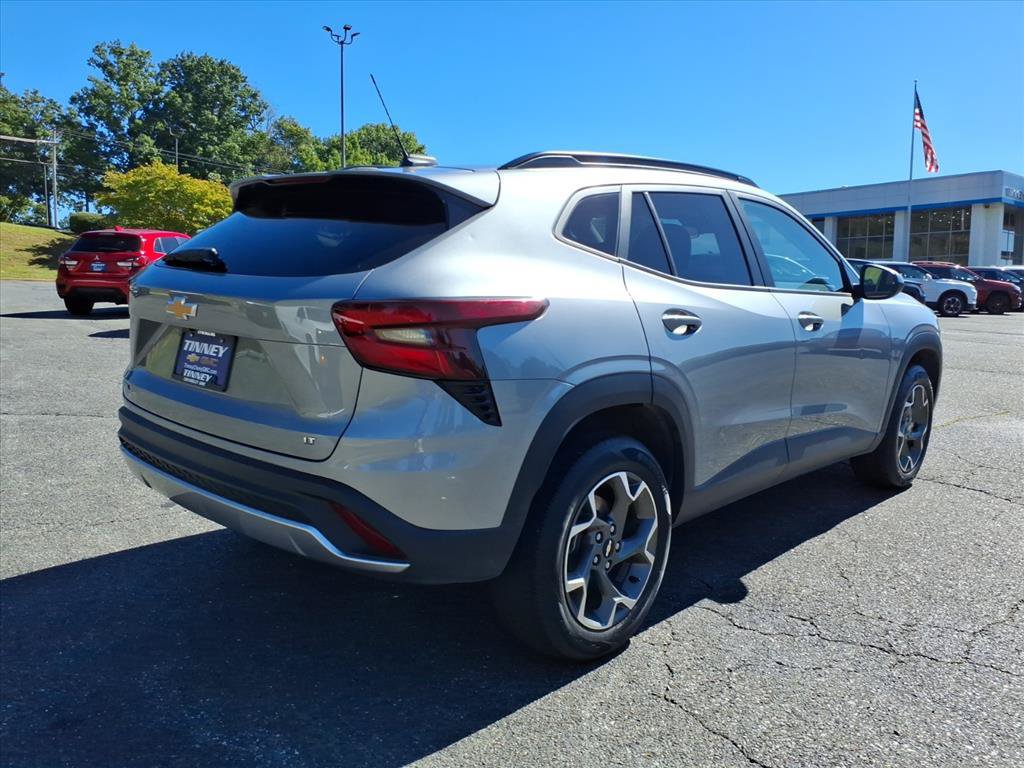 Used 2024 Chevrolet Trax LT FWD image 3