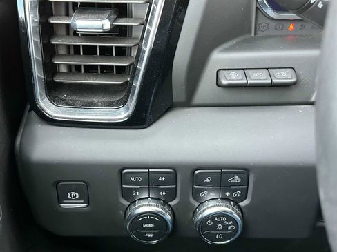 Used 2024 GMC Sierra 2500 Denali w/ Denali Reserve Package image 32