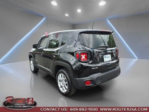 Used 2023 Jeep Renegade Latitude AWD/4WD image 6