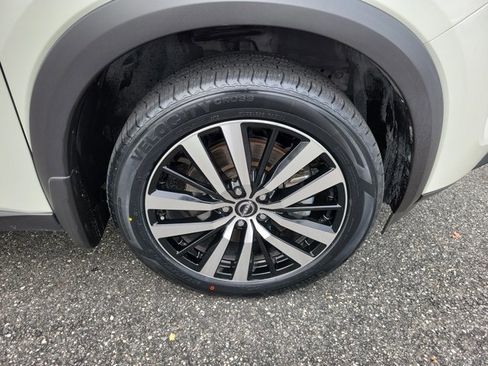 Used 2023 Nissan Pathfinder Platinum image 6