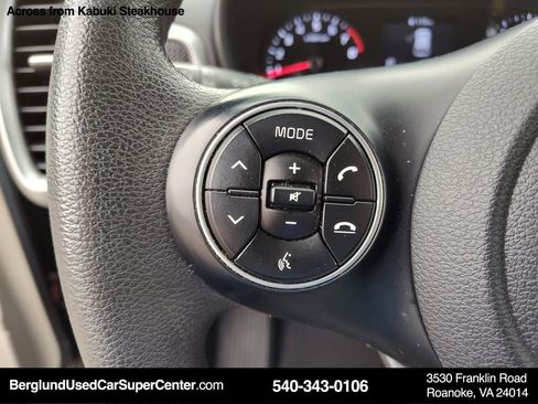Used 2022 Kia Soul LX image 17
