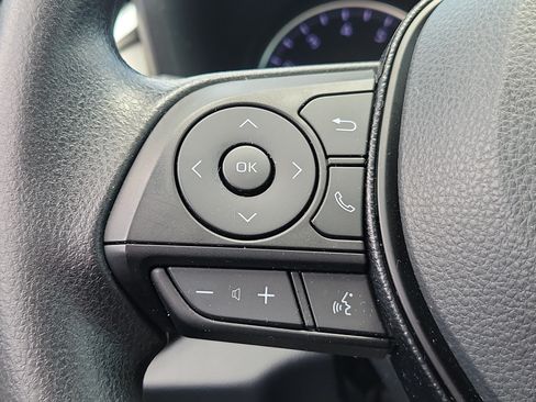 Used 2020 Toyota RAV4 XLE FWD image 24